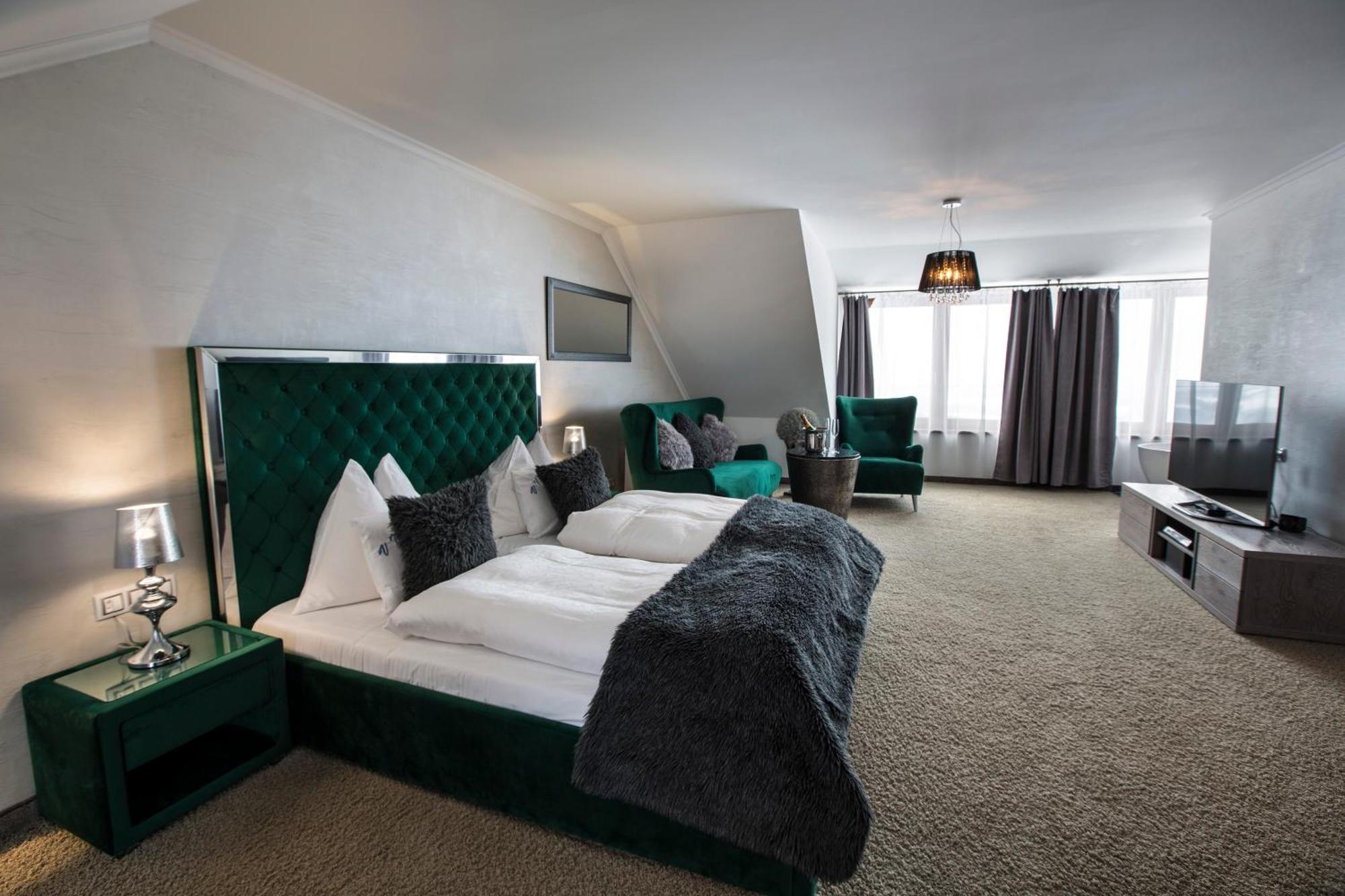 Wellness Hotel V Nebi Kořenov Esterno foto